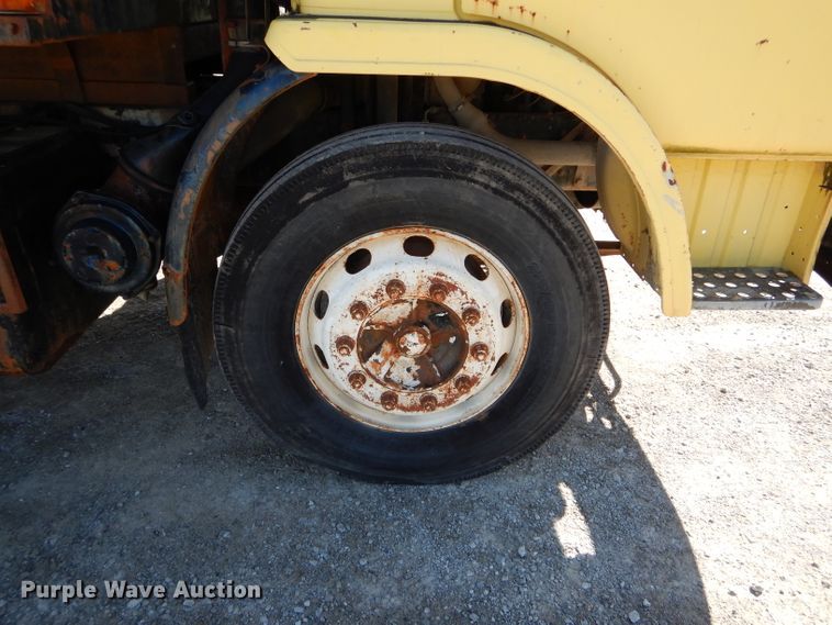 image for item DH6158 1984 Mack flatbed truck