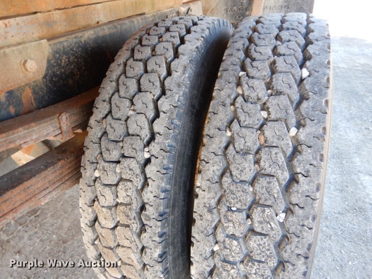 image for item DH6158 1984 Mack flatbed truck