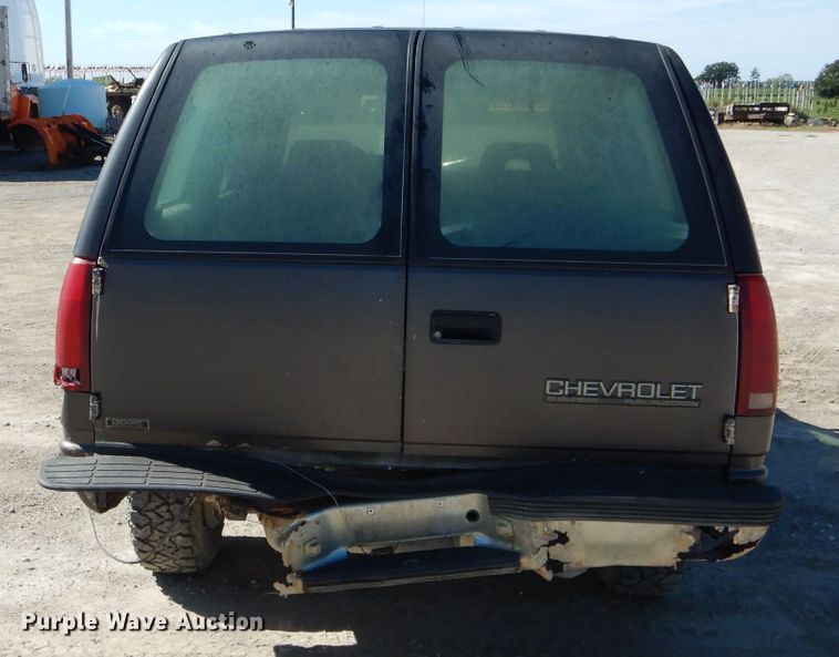 image for item DH6159 1993 Chevrolet Suburban K2500 SUV