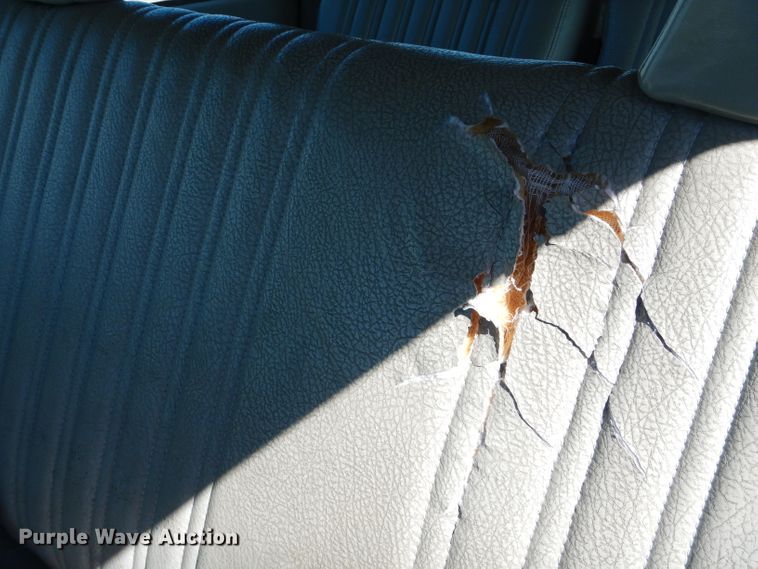 image for item DH6159 1993 Chevrolet Suburban K2500 SUV