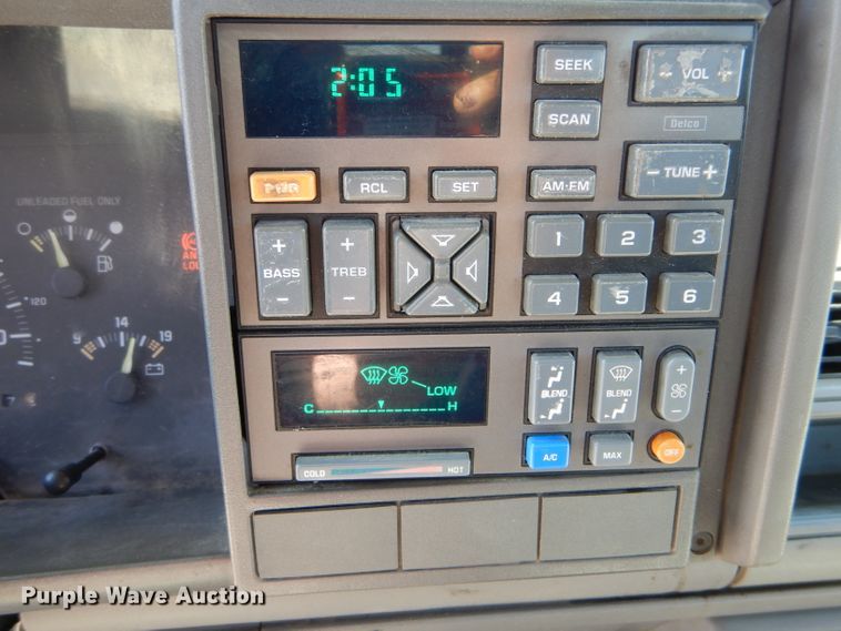 image for item DH6159 1993 Chevrolet Suburban K2500 SUV