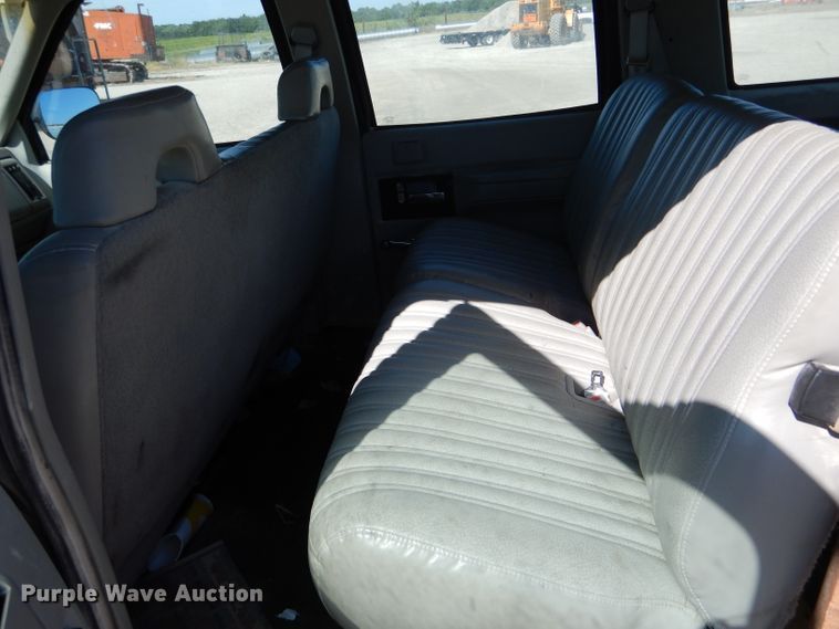 image for item DH6159 1993 Chevrolet Suburban K2500 SUV