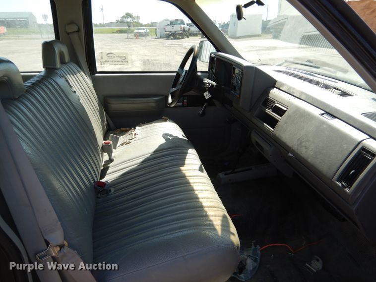 image for item DH6159 1993 Chevrolet Suburban K2500 SUV