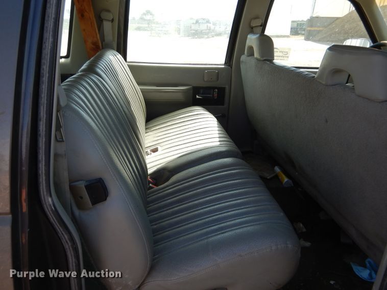 image for item DH6159 1993 Chevrolet Suburban K2500 SUV