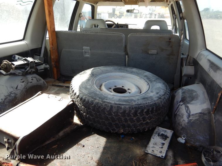 image for item DH6159 1993 Chevrolet Suburban K2500 SUV