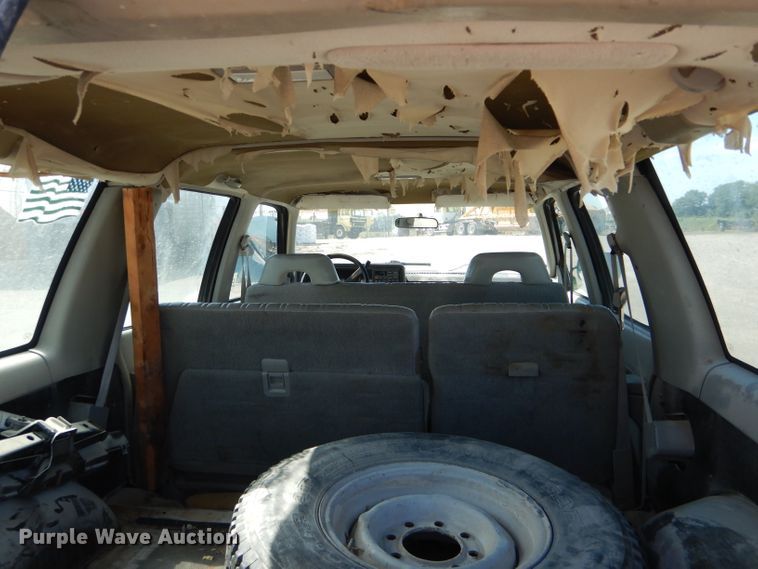 image for item DH6159 1993 Chevrolet Suburban K2500 SUV