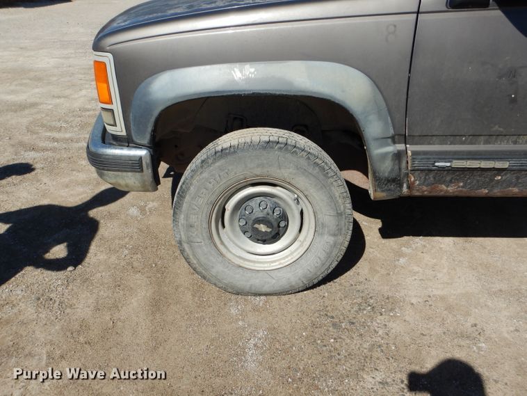 image for item DH6159 1993 Chevrolet Suburban K2500 SUV