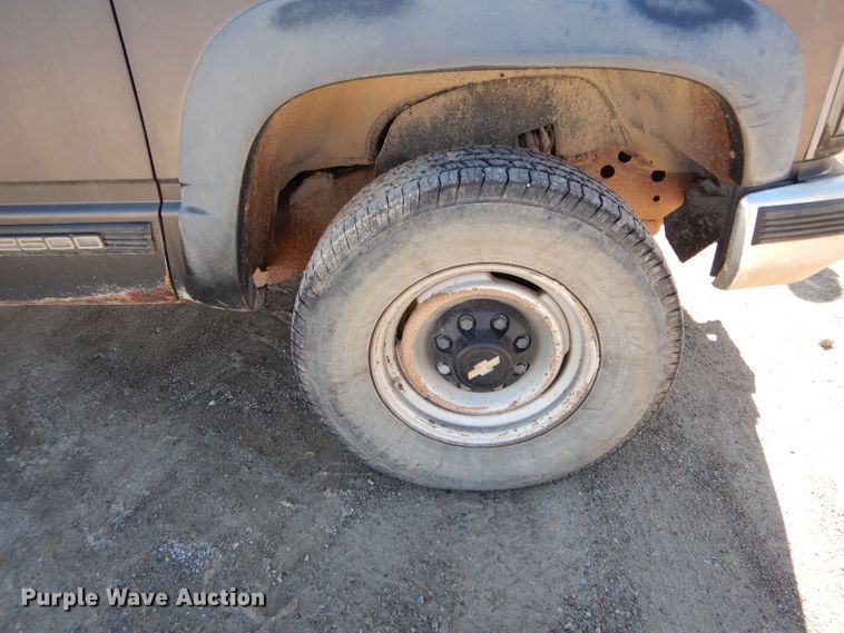 image for item DH6159 1993 Chevrolet Suburban K2500 SUV