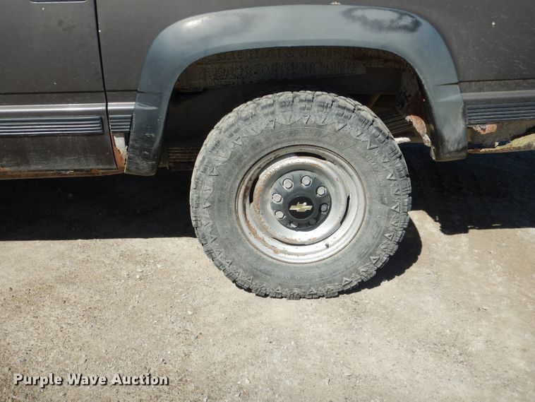 image for item DH6159 1993 Chevrolet Suburban K2500 SUV