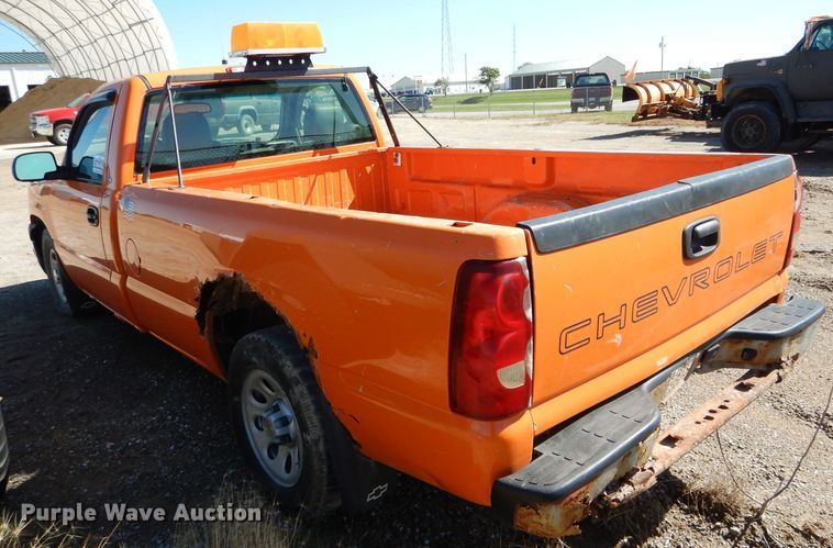 image for item DH6160 2003 Chevrolet Silverado 1500 pickup truck