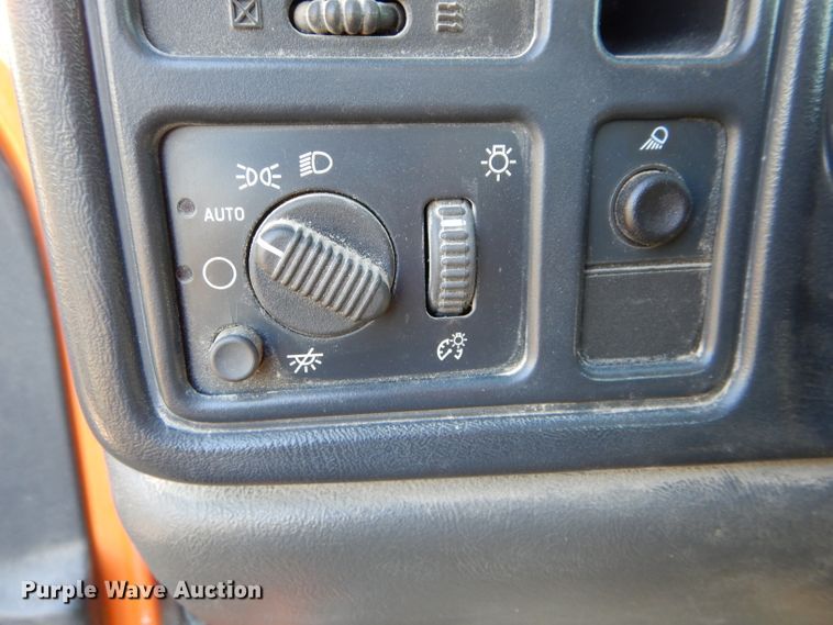 image for item DH6160 2003 Chevrolet Silverado 1500 pickup truck