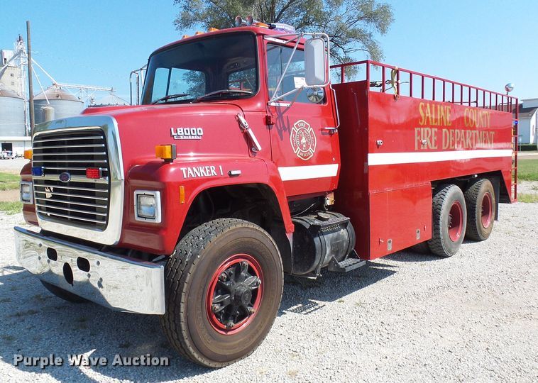 image for item DI0665 1988 Ford L8000 fire truck