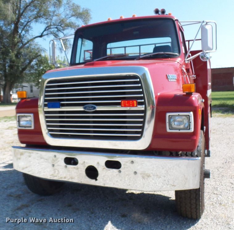 image for item DI0665 1988 Ford L8000 fire truck