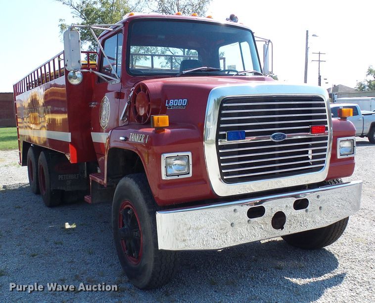 image for item DI0665 1988 Ford L8000 fire truck