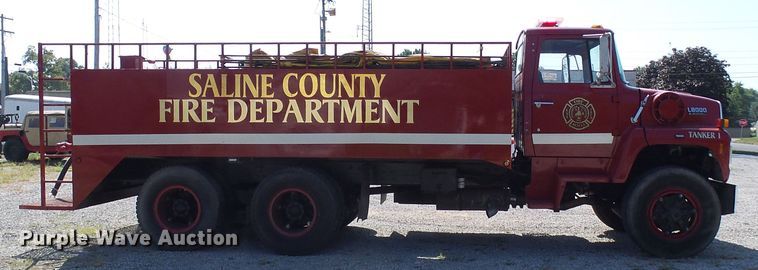 image for item DI0665 1988 Ford L8000 fire truck