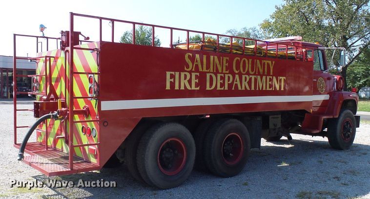 image for item DI0665 1988 Ford L8000 fire truck