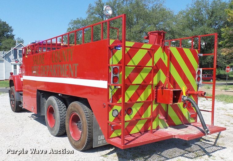 image for item DI0665 1988 Ford L8000 fire truck