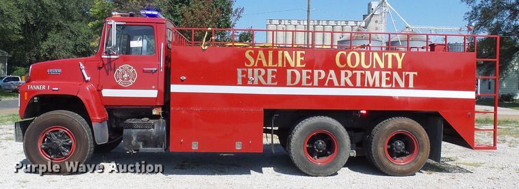 image for item DI0665 1988 Ford L8000 fire truck