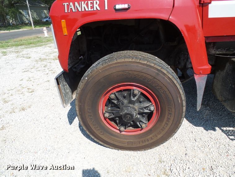 image for item DI0665 1988 Ford L8000 fire truck