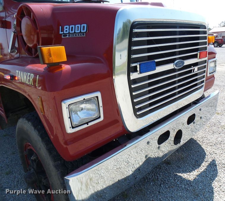 image for item DI0665 1988 Ford L8000 fire truck