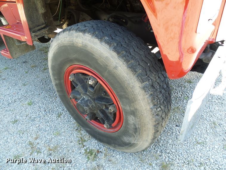 image for item DI0665 1988 Ford L8000 fire truck