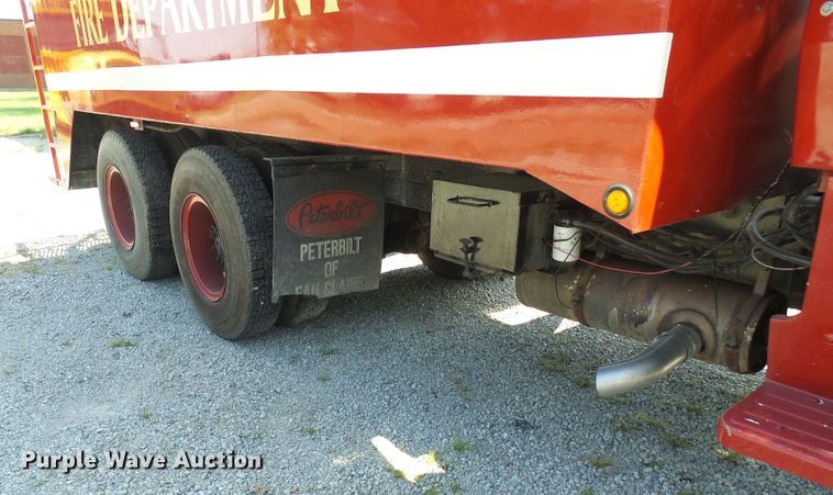 image for item DI0665 1988 Ford L8000 fire truck