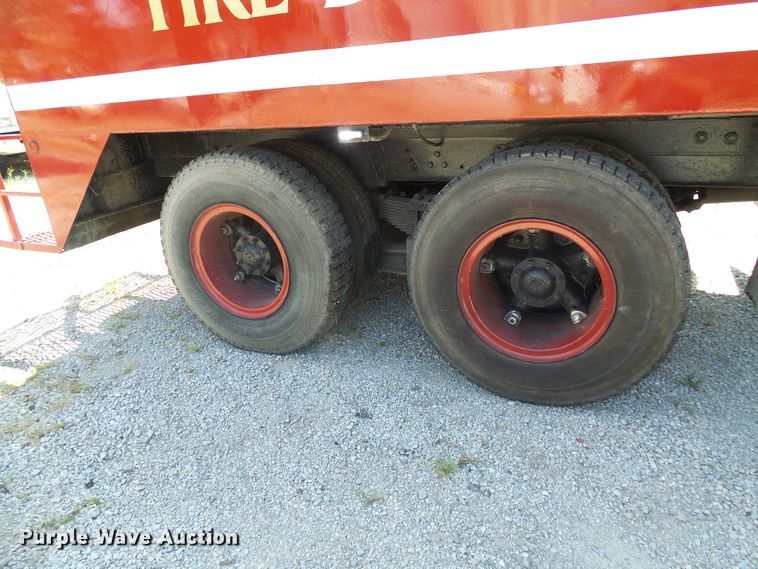 image for item DI0665 1988 Ford L8000 fire truck