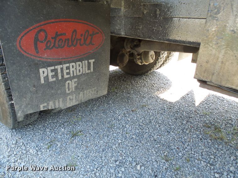 image for item DI0665 1988 Ford L8000 fire truck