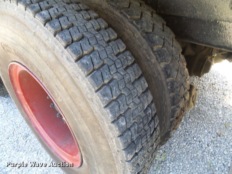 image for item DI0665 1988 Ford L8000 fire truck