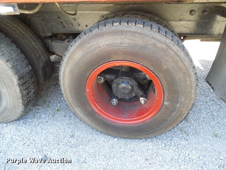 image for item DI0665 1988 Ford L8000 fire truck