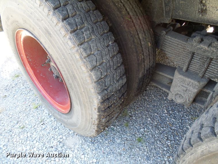 image for item DI0665 1988 Ford L8000 fire truck