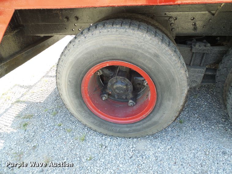 image for item DI0665 1988 Ford L8000 fire truck