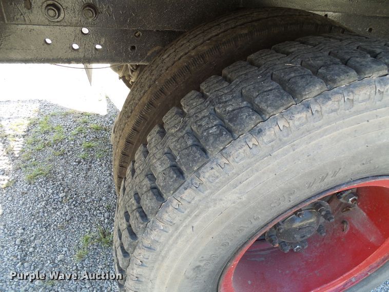 image for item DI0665 1988 Ford L8000 fire truck