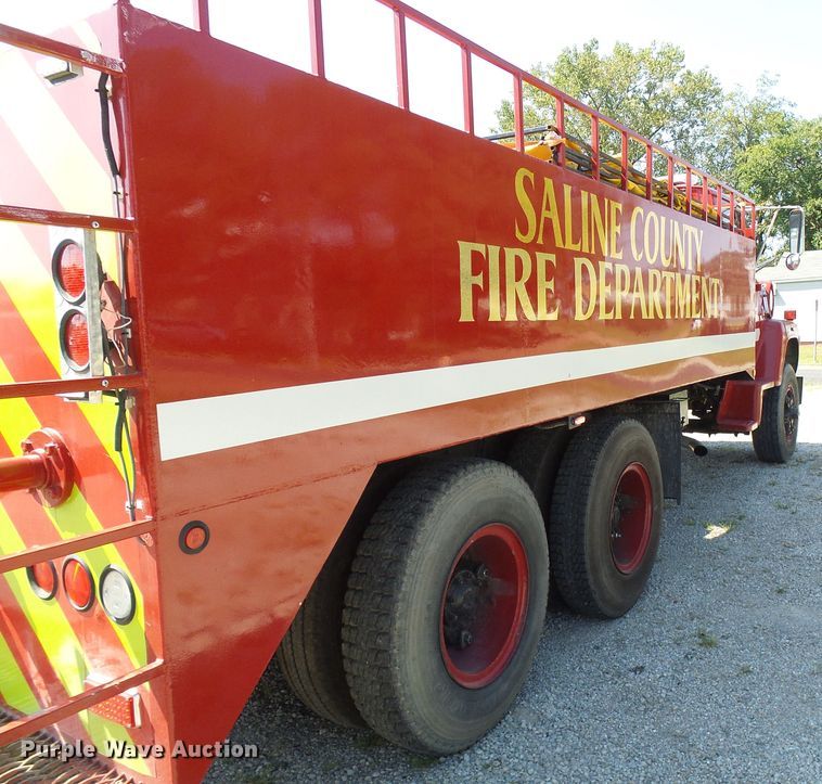 image for item DI0665 1988 Ford L8000 fire truck