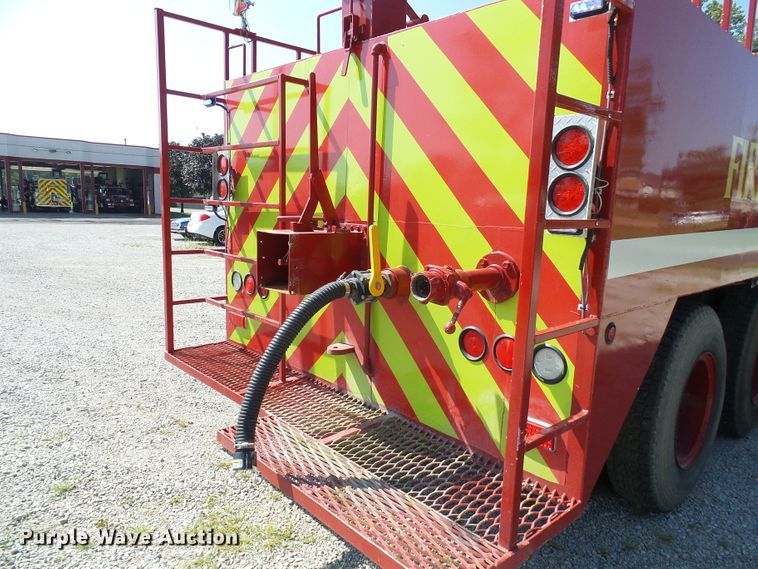 image for item DI0665 1988 Ford L8000 fire truck