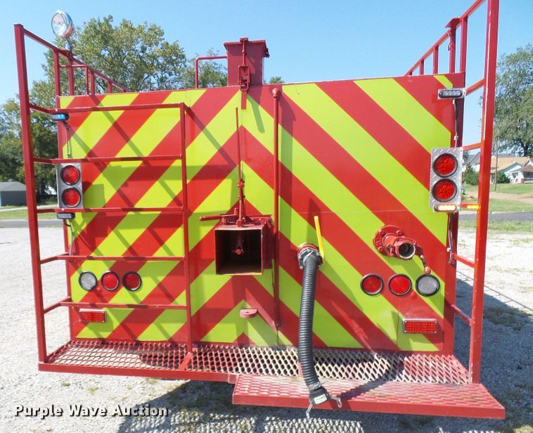 image for item DI0665 1988 Ford L8000 fire truck