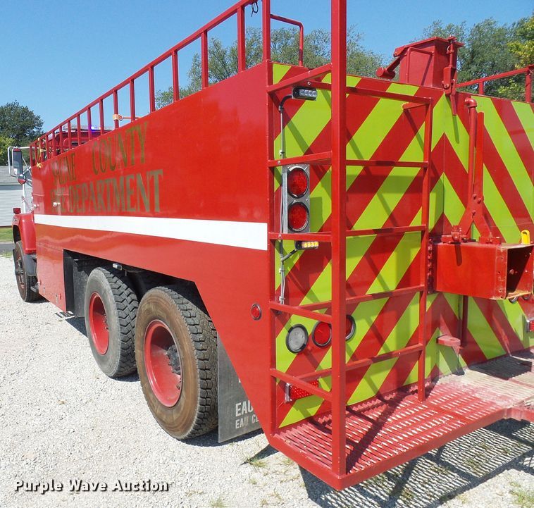 image for item DI0665 1988 Ford L8000 fire truck