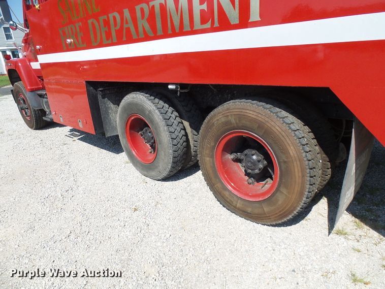 image for item DI0665 1988 Ford L8000 fire truck