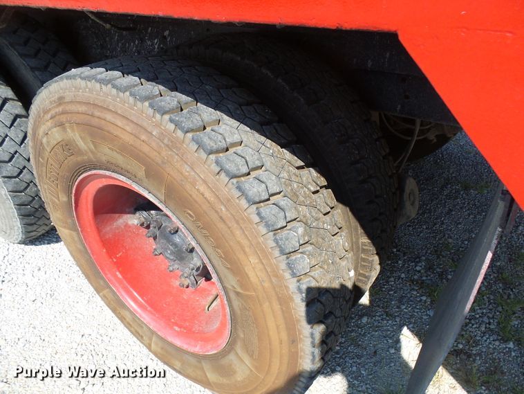 image for item DI0665 1988 Ford L8000 fire truck