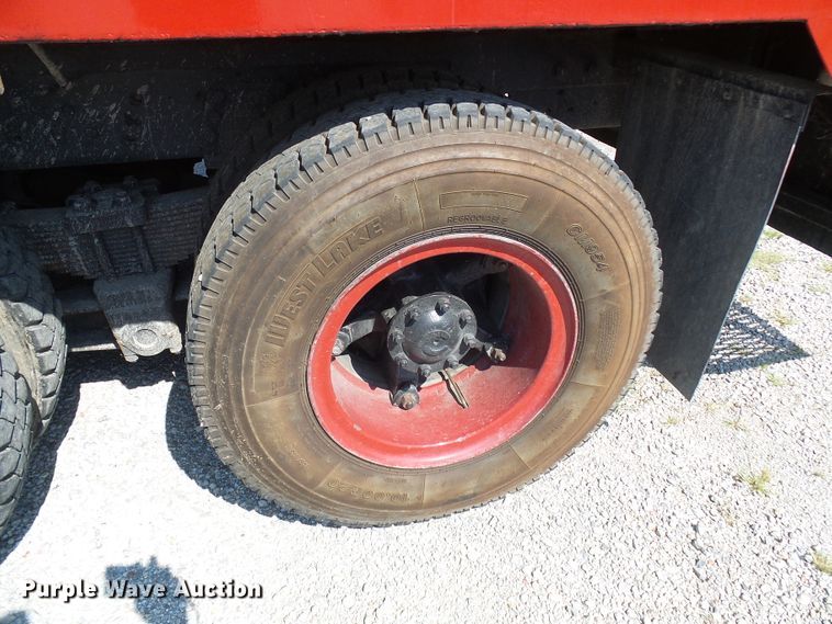 image for item DI0665 1988 Ford L8000 fire truck