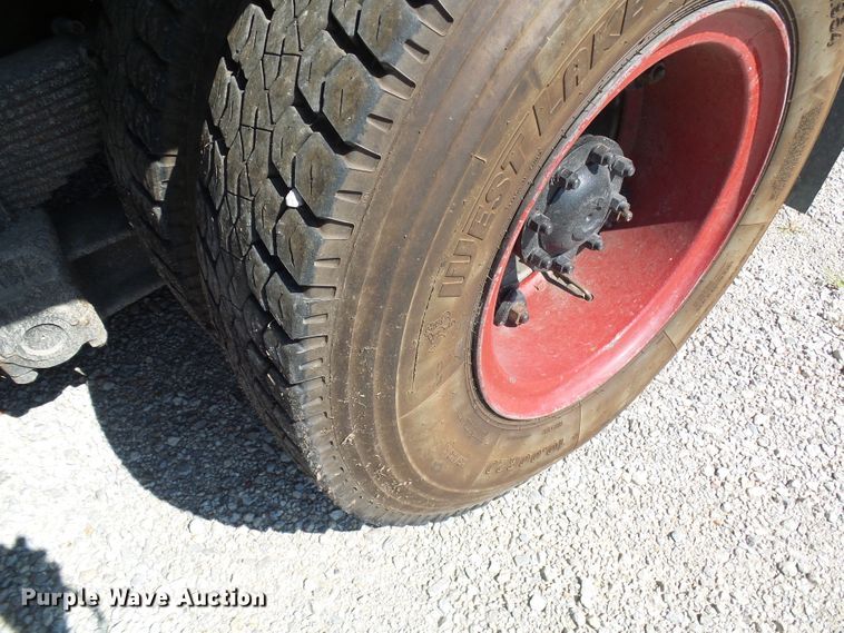 image for item DI0665 1988 Ford L8000 fire truck