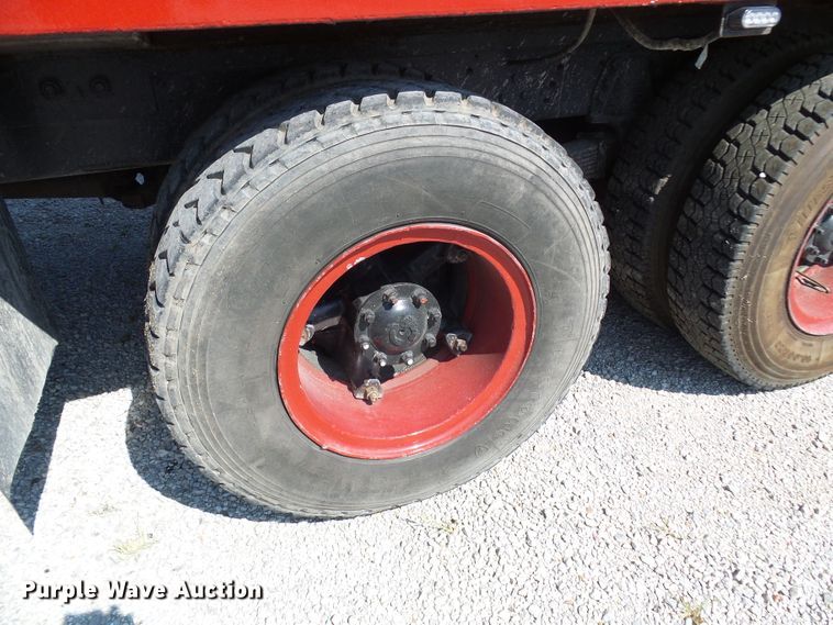 image for item DI0665 1988 Ford L8000 fire truck