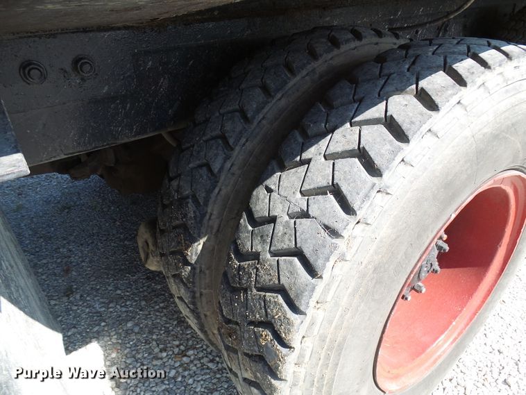 image for item DI0665 1988 Ford L8000 fire truck