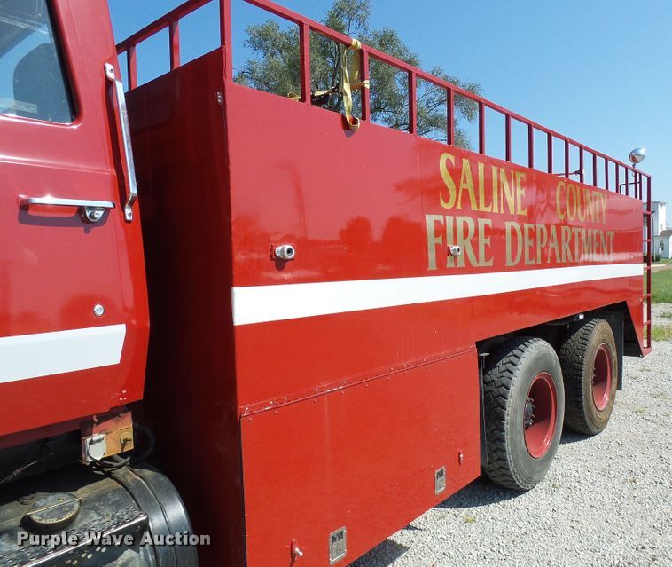 image for item DI0665 1988 Ford L8000 fire truck