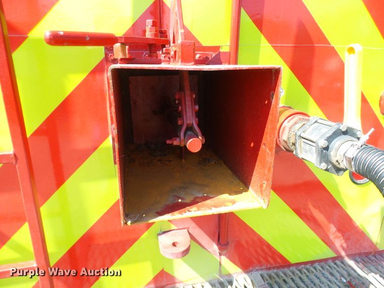 image for item DI0665 1988 Ford L8000 fire truck