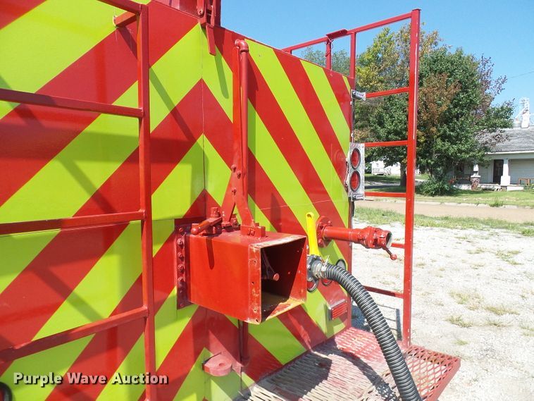 image for item DI0665 1988 Ford L8000 fire truck