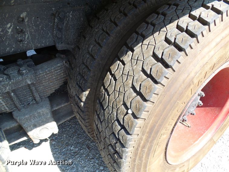 image for item DI0665 1988 Ford L8000 fire truck