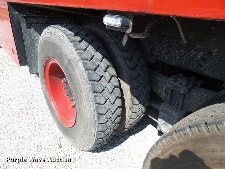 image for item DI0665 1988 Ford L8000 fire truck