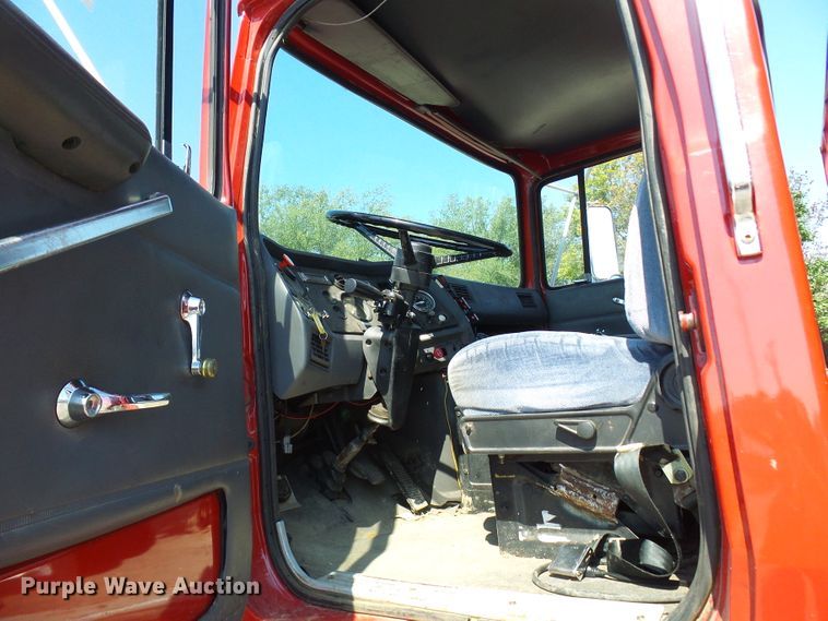 image for item DI0665 1988 Ford L8000 fire truck