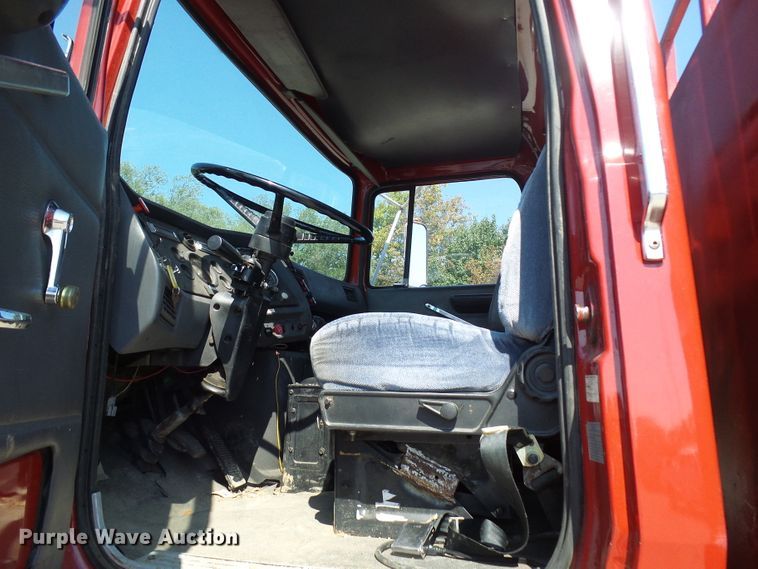 image for item DI0665 1988 Ford L8000 fire truck